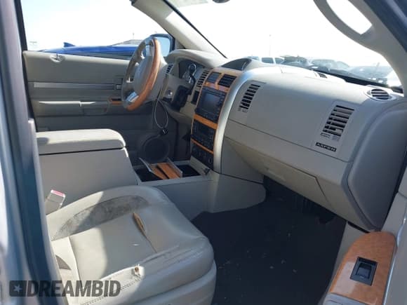 ✅ 2007 Chrysler Aspen Limited • VIN: 1A8HX58297F515810 • Lot: 42476283. Listed on IAAI with 244,588 mi. Free auction sales archive from the USA and detailed vehicle history report at DreamBid. Image 5.