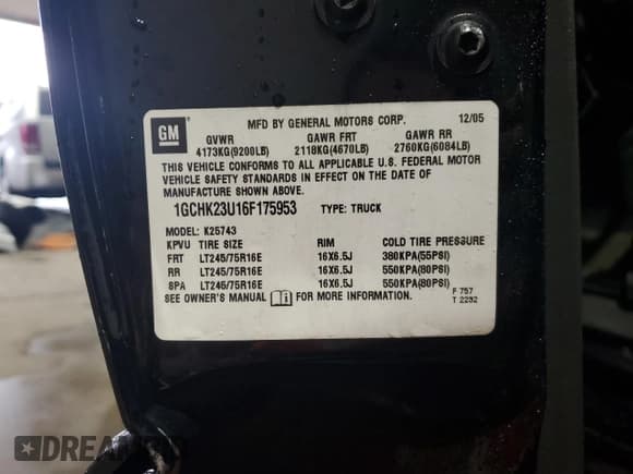 ✅ 2006 Chevrolet Silverado 2500HD LT2 • VIN: 1GCHK23U16F175953 • Lot: 83951755. Wystawiony na Copart z przebiegiem 180 509 mil. Bezpłatny archiwum sprzedaży aukcyjnych z USA i szczegółowy raport historii pojazdu na DreamBid. Zdjęcie 13.