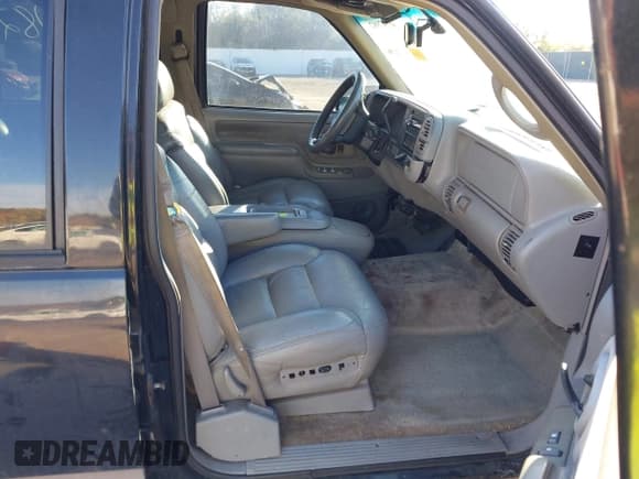 ✅ 1999 Chevrolet Suburban • VIN: 1GNFK16R7XJ373774 • Лот: 43547982. Опубликован ранее на IAAI с пробегом Не указан. Бесплатный доступ к архиву аукционных продаж из США и подробный отчёт об истории автомобиля на DreamBid. Изображение 5.