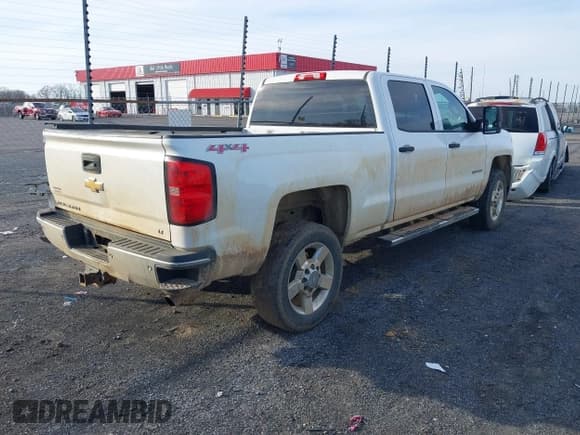 ✅ 2015 Chevrolet Silverado 2500HD LT • VIN: 1GC1KVEGXFF161303 • Lot: 41533039. Wystawiony na IAAI z przebiegiem 249 505 mil. Bezpłatny archiwum sprzedaży aukcyjnych z USA i szczegółowy raport historii pojazdu na DreamBid. Zdjęcie 4.