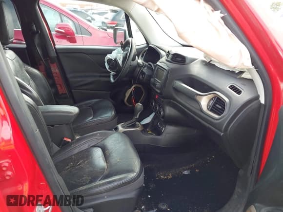 ✅ 2015 Jeep Renegade Limited • VIN: ZACCJADT1FPB47886 • Lot: 43348926. Wystawiony na IAAI z przebiegiem 127 293 mil. Bezpłatny archiwum sprzedaży aukcyjnych z USA i szczegółowy raport historii pojazdu na DreamBid. Zdjęcie 5.