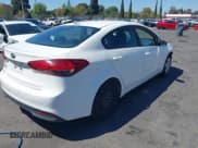 ✅ 2017 Kia Forte LX • VIN: 3KPFK4A79HE077038 • Lot: 43132045. Wystawiony na IAAI z przebiegiem 141 338 mil. Bezpłatny archiwum sprzedaży aukcyjnych z USA i szczegółowy raport historii pojazdu na DreamBid. Zdjęcie 4.