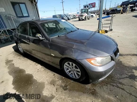 ✅ 2006 BMW 3 Series 325i • VIN: WBAVB17506NK31299 • Lot: 56131415. Wystawiony na Copart z przebiegiem 215 251 mil. Bezpłatny archiwum sprzedaży aukcyjnych z USA i szczegółowy raport historii pojazdu na DreamBid. Zdjęcie 14.