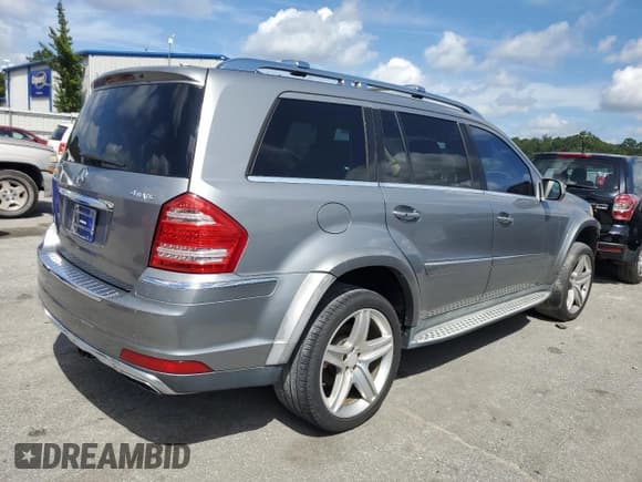 ✅ 2010 Mercedes-Benz GL 550 • VIN: 4JGBF8GE0AA564424 • Лот: 68832725. Опубликован ранее на Copart с пробегом 189 483 миль. Бесплатный доступ к архиву аукционных продаж из США и подробный отчёт об истории автомобиля на DreamBid. Изображение 3.