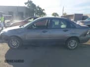 ✅ 2007 Ford Focus S • VIN: 1FAFP34N67W149829 • Lot: 43649356. Wystawiony na IAAI z przebiegiem 114 375 mil. Bezpłatny archiwum sprzedaży aukcyjnych z USA i szczegółowy raport historii pojazdu na DreamBid. Zdjęcie 6.