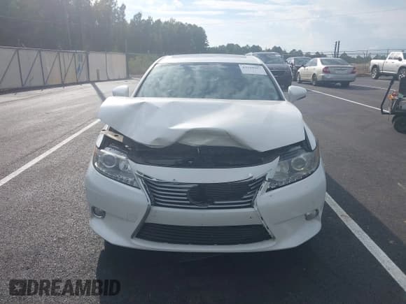 ✅ 2013 Lexus ES 250 • VIN: JTHBK1GG3D2015001 • Lot: 43268907. Wystawiony na IAAI z przebiegiem 186 473 mil. Bezpłatny archiwum sprzedaży aukcyjnych z USA i szczegółowy raport historii pojazdu na DreamBid. Zdjęcie 12.