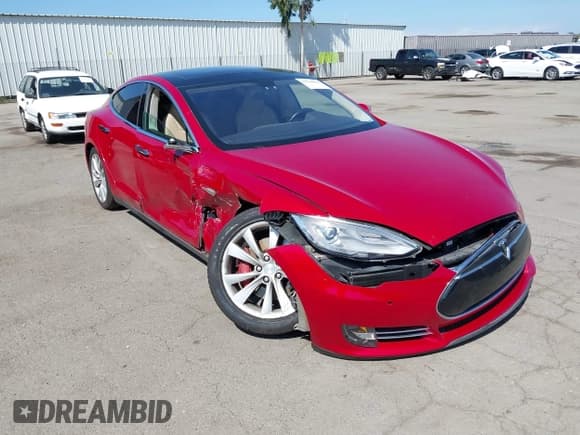 ✅ 2014 Tesla Model S 60 • VIN: 5YJSA1H17EFP51839 • Lot: 43306866. Wystawiony na IAAI z przebiegiem 197 284 mil. Bezpłatny archiwum sprzedaży aukcyjnych z USA i szczegółowy raport historii pojazdu na DreamBid. Zdjęcie 6.