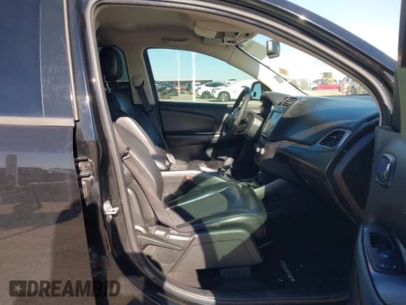 ✅ 2017 Dodge Journey Crossroad Plus • VIN: 3C4PDCGB9HT637513 • Lot: 43456306. Listed on IAAI with 117,689 mi. Free auction sales archive from the USA and detailed vehicle history report at DreamBid. Image 5.