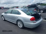 ✅ 2016 Volkswagen Passat SE • VIN: 1VWBS7A30GC061780 • Lot: 42963958. Wystawiony na IAAI z przebiegiem 87 364 mil. Bezpłatny archiwum sprzedaży aukcyjnych z USA i szczegółowy raport historii pojazdu na DreamBid. Zdjęcie 3.