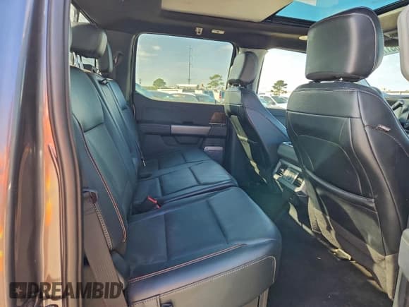 ✅ 2024 Ford F-250 Lariat • VIN: 1FT8W2BT0REC27595 • Lot: 96511045. Wystawiony na Copart z przebiegiem 6 745 mil. Bezpłatny archiwum sprzedaży aukcyjnych z USA i szczegółowy raport historii pojazdu na DreamBid. Zdjęcie 10.