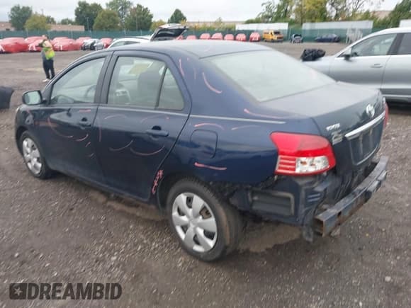 ✅ 2008 Toyota Yaris • VIN: JTDBT923381281504 • Lot: 43389463. Wystawiony na IAAI z przebiegiem 220 711 mil. Bezpłatny archiwum sprzedaży aukcyjnych z USA i szczegółowy raport historii pojazdu na DreamBid. Zdjęcie 3.