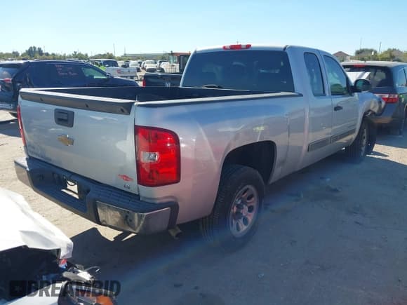 ✅ 2011 Chevrolet Silverado 1500 LS • VIN: 1GCRCREA3BZ165902 • Lot: 43613500. Listed on IAAI with Not provided. Free auction sales archive from the USA and detailed vehicle history report at DreamBid. Image 4.