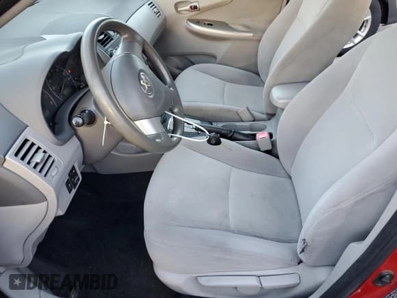 ✅ 2010 Toyota Corolla LE • VIN: JTDBU4EE1A9112134 • Lot: 85597005. Wystawiony na Copart z przebiegiem 239 241 mil. Bezpłatny archiwum sprzedaży aukcyjnych z USA i szczegółowy raport historii pojazdu na DreamBid. Zdjęcie 7.