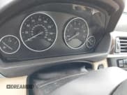 ✅ 2015 BMW 3 Series 328i xDrive • VIN: WBA3B5G52FNS15992 • Lot: 42302001. Wystawiony na IAAI z przebiegiem Nie podano. Bezpłatny archiwum sprzedaży aukcyjnych z USA i szczegółowy raport historii pojazdu na DreamBid. Zdjęcie 14.