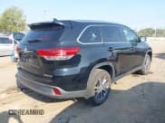 ✅ 2019 Toyota Highlander SE • VIN: 5TDJZRFH8KS588662 • Lot: 43179699. Listed on IAAI with 79,828 mi. Free auction sales archive from the USA and detailed vehicle history report at DreamBid. Image 4.