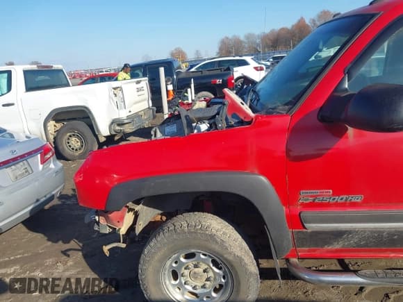 ✅ 2005 Chevrolet Silverado 2500HD LT • VIN: 1GCHK23275F851366 • Lot: 41112367. Wystawiony na IAAI z przebiegiem 300 934 mil. Bezpłatny archiwum sprzedaży aukcyjnych z USA i szczegółowy raport historii pojazdu na DreamBid. Zdjęcie 19.
