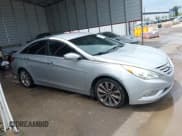 ✅ 2013 Hyundai Sonata SE • VIN: 5NPEC4AC6DH662364 • Лот: 43070922. Опубликован ранее на IAAI с пробегом 102 558 миль. Бесплатный доступ к архиву аукционных продаж из США и подробный отчёт об истории автомобиля на DreamBid. Изображение 13.