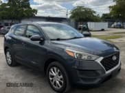 ✅ 2019 Hyundai Tucson SE • VIN: KM8J2CA41KU956337 • Лот: 92870165. Опубликован ранее на Copart с пробегом 152 719 миль. Бесплатный доступ к архиву аукционных продаж из США и подробный отчёт об истории автомобиля на DreamBid. Изображение 1.