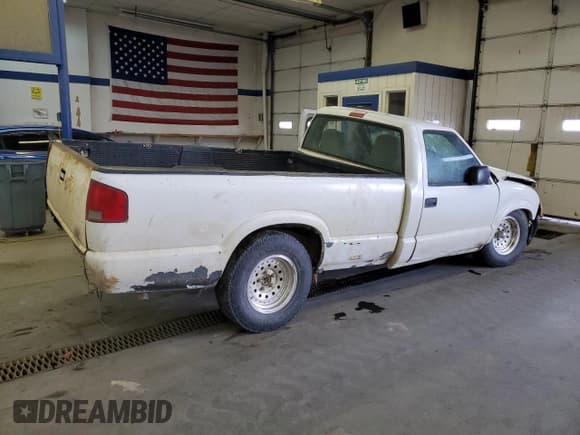 ✅ 2003 Chevrolet S-10 Work Truck • VIN: 1GCCS14XX38237623 • Лот: 48796675. Опубликован ранее на Copart с пробегом Не указан. Бесплатный доступ к архиву аукционных продаж из США и подробный отчёт об истории автомобиля на DreamBid. Изображение 3.