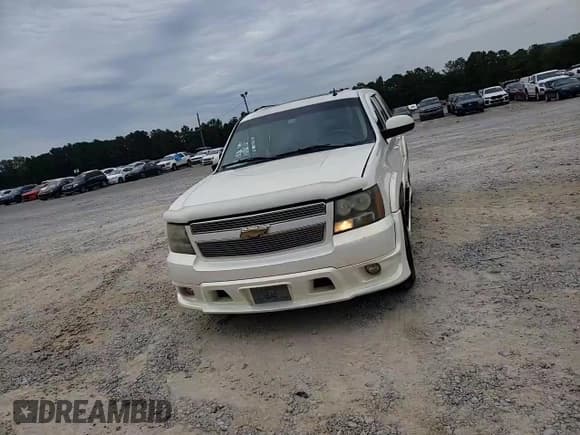 ✅ 2007 Chevrolet Suburban LT • VIN: 3GNFC16097G270307 • Lot: 70648294. Wystawiony na Copart z przebiegiem 218 283 mil. Bezpłatny archiwum sprzedaży aukcyjnych z USA i szczegółowy raport historii pojazdu na DreamBid. Zdjęcie 11.