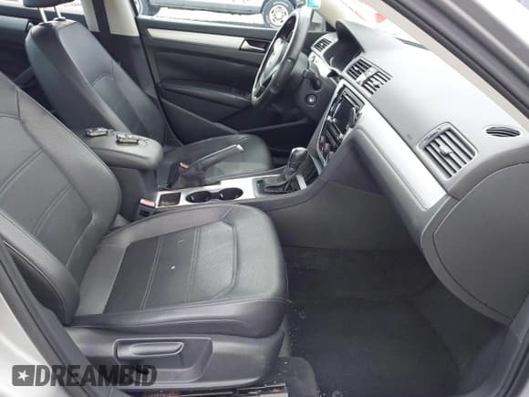 ✅ 2013 Volkswagen Passat SE • VIN: 1VWBP7A32DC009080 • Лот: 42497133. Опубликован ранее на IAAI с пробегом 177 743 миль. Бесплатный доступ к архиву аукционных продаж из США и подробный отчёт об истории автомобиля на DreamBid. Изображение 5.