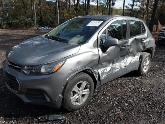 ✅ 2020 Chevrolet Trax LS • VIN: 3GNCJKSBXLL203366 • Lot: 43584734. Wystawiony na IAAI z przebiegiem 116 779 mil. Bezpłatny archiwum sprzedaży aukcyjnych z USA i szczegółowy raport historii pojazdu na DreamBid. Zdjęcie 17.