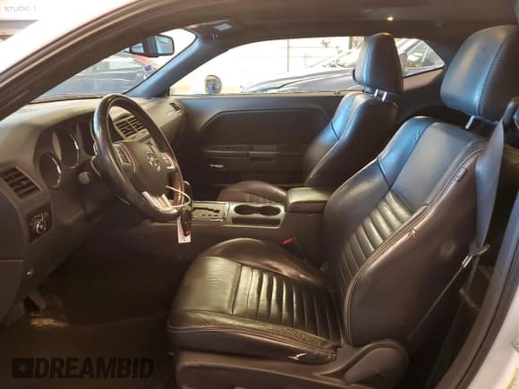 ✅ 2013 Dodge Challenger R/T • VIN: 2C3CDYBT2DH729193 • Lot: 61086374. Wystawiony na Copart z przebiegiem 103 931 mil. Bezpłatny archiwum sprzedaży aukcyjnych z USA i szczegółowy raport historii pojazdu na DreamBid. Zdjęcie 7.