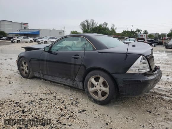 ✅ 2002 Mercedes-Benz SLK 320 • VIN: WDBKK65F22F259493 • Lot: 80143165. Wystawiony na Copart z przebiegiem Nie podano. Bezpłatny archiwum sprzedaży aukcyjnych z USA i szczegółowy raport historii pojazdu na DreamBid. Zdjęcie 2.