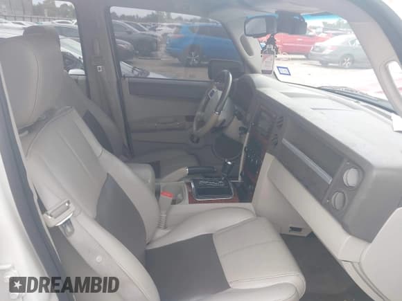 ✅ 2008 Jeep Commander Limited • VIN: 1J8HH58NX8C230821 • Лот: 42908525. Опубликован ранее на IAAI с пробегом 197 776 миль. Бесплатный доступ к архиву аукционных продаж из США и подробный отчёт об истории автомобиля на DreamBid. Изображение 5.