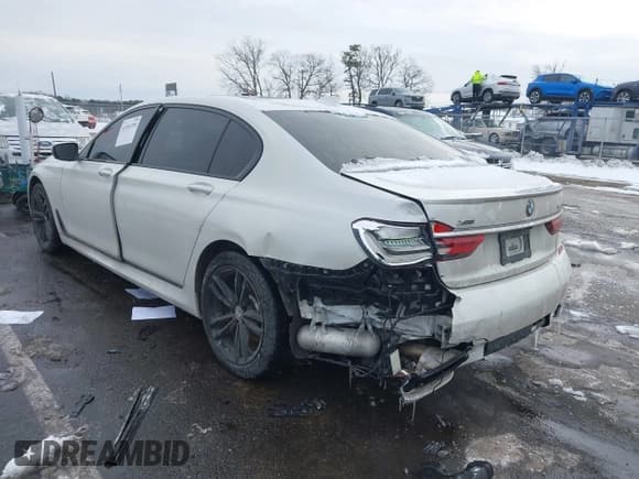 ✅ 2018 BMW 7 Series 740i xDrive • VIN: WBA7E4C59JGV23876 • Lot: 41381398. Listed on IAAI with 106,675 mi. Free auction sales archive from the USA and detailed vehicle history report at DreamBid. Image 6.