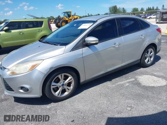 ✅ 2014 Ford Focus SE • VIN: 1FADP3F28EL274811 • Lot: 43014720. Wystawiony na IAAI z przebiegiem 99 857 mil. Bezpłatny archiwum sprzedaży aukcyjnych z USA i szczegółowy raport historii pojazdu na DreamBid. Zdjęcie 2.