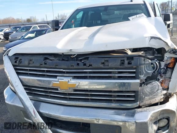 ✅ 2015 Chevrolet Silverado 2500HD LT • VIN: 1GC1KVEGXFF161303 • Lot: 41533039. Wystawiony na IAAI z przebiegiem 249 505 mil. Bezpłatny archiwum sprzedaży aukcyjnych z USA i szczegółowy raport historii pojazdu na DreamBid. Zdjęcie 17.