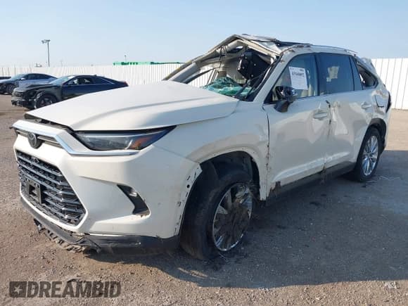 ✅ 2024 Toyota Highlander XLE • VIN: 5TDAAAB57RS011703 • Lot: 43160892. Listed on IAAI with Not provided. Free auction sales archive from the USA and detailed vehicle history report at DreamBid. Image 17.