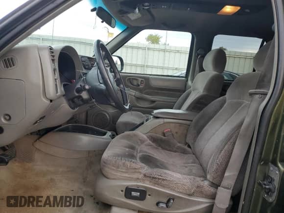 2001 Chevrolet Blazer LT z VIN 1GNDT13W21K240291, wystawiony jako Copart lot #76192674 z przebiegiem 227 111 mil mil oraz Szkoda całkowita • Salvage title. Historia ofert i sprzedaży dostępna na DreamBid. Obrazek 7.