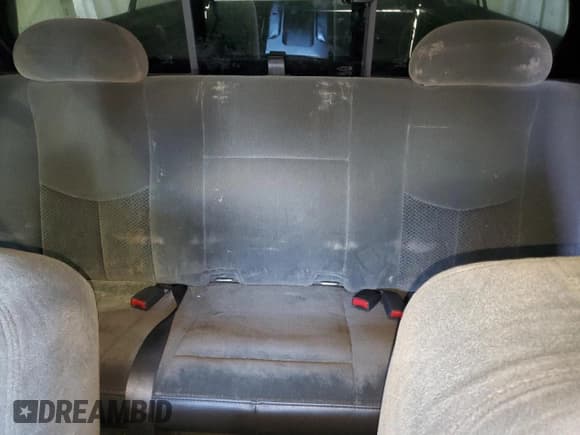 ✅ 2004 Chevrolet Silverado 2500HD LS • VIN: 1GCHK29U54E360694 • Lot: 70415325. Wystawiony na Copart z przebiegiem 132 894 mil. Bezpłatny archiwum sprzedaży aukcyjnych z USA i szczegółowy raport historii pojazdu na DreamBid. Zdjęcie 10.