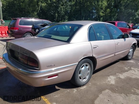 ✅ 1998 Buick Park Avenue Ultra • VIN: 1G4CU5214W4656672 • Lot: 43027096. Wystawiony na IAAI z przebiegiem 72 514 mil. Bezpłatny archiwum sprzedaży aukcyjnych z USA i szczegółowy raport historii pojazdu na DreamBid. Zdjęcie 4.