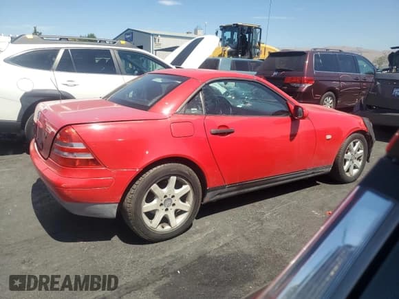 ✅ 1999 Mercedes-Benz SLK 230/320 • VIN: WDBKK47F5XF100136 • Лот: 69982515. Опубликован ранее на Copart с пробегом 155 542 миль. Бесплатный доступ к архиву аукционных продаж из США и подробный отчёт об истории автомобиля на DreamBid. Изображение 3.