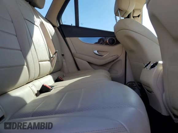 ✅ 2019 Mercedes-Benz GLC 300 • VIN: WDC0G4KB4KF606378 • Lot: 86794035. Wystawiony na Copart z przebiegiem 95 144 mil. Bezpłatny archiwum sprzedaży aukcyjnych z USA i szczegółowy raport historii pojazdu na DreamBid. Zdjęcie 11.