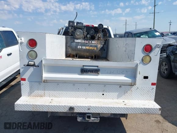 ✅ 2018 Chevrolet Silverado 2500HD Work Truck • VIN: 1GB2CUEG7JZ201893 • Lot: 42965832. Wystawiony na IAAI z przebiegiem 168 439 mil. Bezpłatny archiwum sprzedaży aukcyjnych z USA i szczegółowy raport historii pojazdu na DreamBid. Zdjęcie 17.