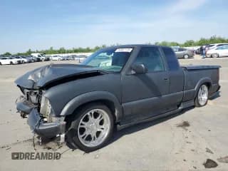 ✅ 2003 Chevrolet S-10 LS • VIN: 1GCCS19X138135247 • Лот: 54957175. Опубликован ранее на Copart с пробегом 193 072 миль. Бесплатный доступ к архиву аукционных продаж из США и подробный отчёт об истории автомобиля на DreamBid. Изображение 1.