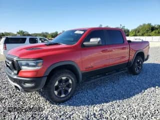 2019 Ram 1500 Rebel z VIN 1C6RRELT0KN614821, wystawiony jako Copart lot #81689645 z przebiegiem 97 406 mil mil oraz Nie do naprawy • Non repairable. Historia ofert i sprzedaży dostępna na DreamBid. Obrazek 1.