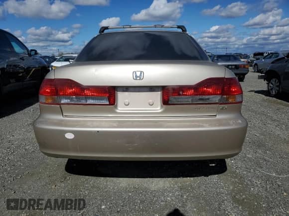 2002 Honda Accord EX с VIN JHMCG65882C012567, выставлен на аукционе Copart как лот 46550805 с пробегом 424 764 миль миль и Списание • Salvage title. История ставок и продаж доступна на DreamBid. Изображение 6.
