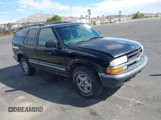 2000 Chevrolet Blazer LS z VIN 1GNDT13W5Y2354621, wystawiony jako IAAI lot #43413453 z przebiegiem 140 756 mil mil oraz . Historia ofert i sprzedaży dostępna na DreamBid. Obrazek 1.