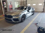 ✅ 2020 BMW M8 • VIN: WBSAE0C05LCD60459 • Lot: 42314448. Wystawiony na IAAI z przebiegiem 52 652 mil. Bezpłatny archiwum sprzedaży aukcyjnych z USA i szczegółowy raport historii pojazdu na DreamBid. Zdjęcie 17.