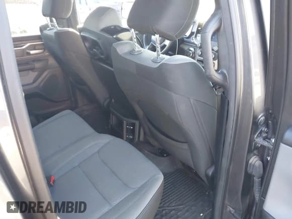 ✅ 2021 Ram 1500 Big Horn • VIN: 1C6RREBG3MN654074 • Lot: 43458425. Wystawiony na IAAI z przebiegiem 32 424 mil. Bezpłatny archiwum sprzedaży aukcyjnych z USA i szczegółowy raport historii pojazdu na DreamBid. Zdjęcie 8.