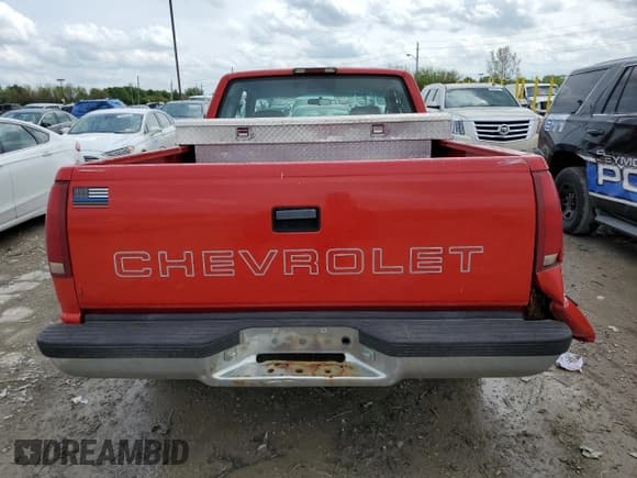 ✅ 1997 Chevrolet Silverado 1500 • VIN: 1GCEC19M5VE174925 • Lot: 55089105. Wystawiony na Copart z przebiegiem 213 318 mil. Bezpłatny archiwum sprzedaży aukcyjnych z USA i szczegółowy raport historii pojazdu na DreamBid. Zdjęcie 6.