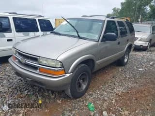✅ 2002 Chevrolet Blazer LS • VIN: 1GNCS13W12K140165 • Lot: 42912485. Wystawiony na IAAI z przebiegiem 247 677 mil. Bezpłatny archiwum sprzedaży aukcyjnych z USA i szczegółowy raport historii pojazdu na DreamBid. Zdjęcie 2.