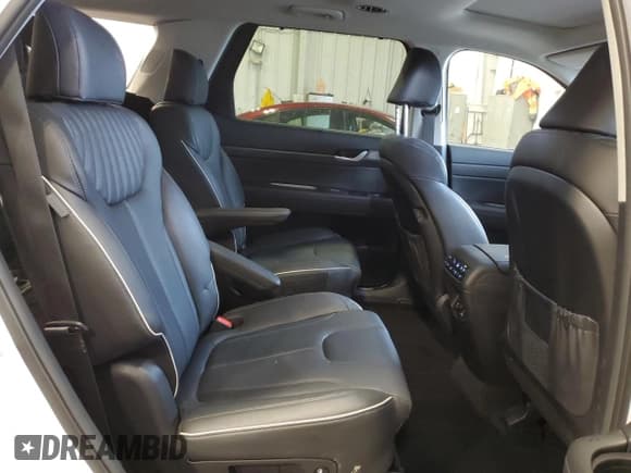 ✅ 2025 Hyundai Palisade Limited • VIN: KM8R5DGE8SU818228 • Lot: 82243274. Listed on Copart with 3,699 mi. Free auction sales archive from the USA and detailed vehicle history report at DreamBid. Image 11.
