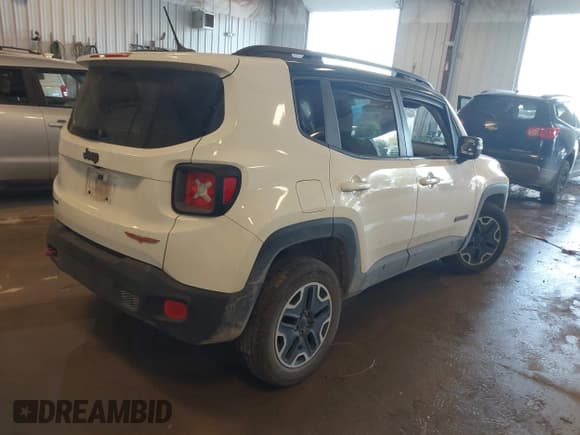 ✅ 2017 Jeep Renegade Trailhawk • VIN: ZACCJBCB1HPE86567 • Lot: 43139343. Listed on IAAI with 159,596 mi. Free auction sales archive from the USA and detailed vehicle history report at DreamBid. Image 4.
