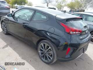 ✅ 2019 Hyundai Veloster 2.0 • VIN: KMHTG6AF6KU007430 • Lot: 41923885. Wystawiony na IAAI z przebiegiem 55 238 mil mil. Skorzystaj z bezpłatnego archiwum sprzedaży aukcyjnych z USA i zobacz szczegółowy raport historii pojazdu na DreamBid. Zdjęcie 3.